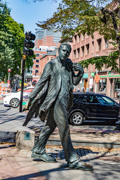 statue of Boston Major Kevin White near Faneuil Hall