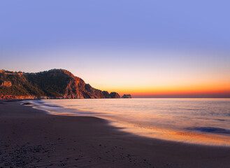 Obraz premium Panorama of most beaituful attraction Cleopatra beach in Alanya with blue sea and clean sand - Alanya peninsula, Antalya