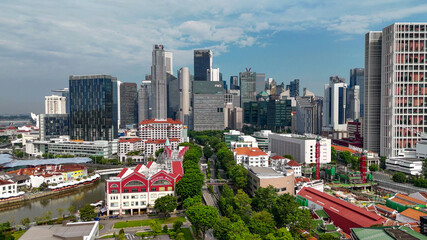 Obraz premium Aerial view of Singapore downtown buildings along the river with modern skyline architecture