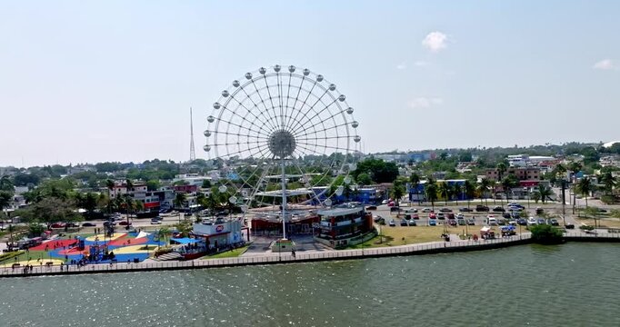 The
Laguna del Carpintero, located in the heart of Tampico, Tamaulipas, is famous for being a unique urban ecosystem where nature and the city coexist, standing out mainly for its large population of 