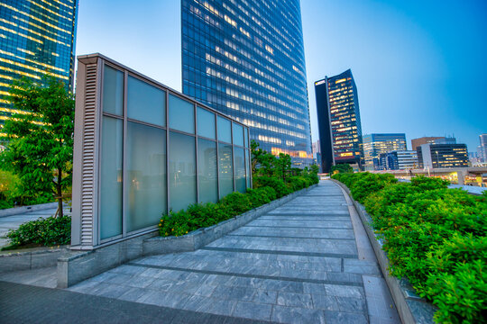 Sunset-to-night scene of Tokyo&rsquo;s Shimbashi area, showcasing modern high-rise buildings, bustling streets, and metropolitan cityscape