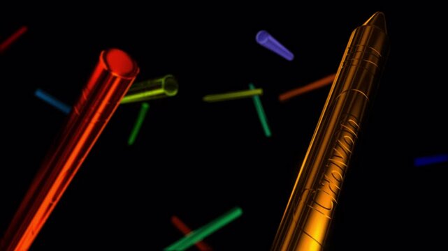 カラフルなクレヨンが回転する、4K画質、背景透過のループ映像素材
