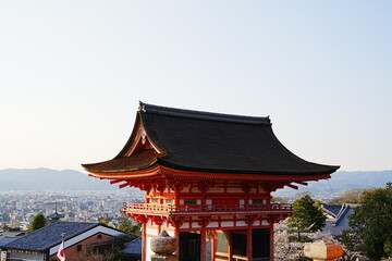 Fototapeta premium Red Niomon Gate at Kiyomizu-dera Temple in Kyoto, Japan 