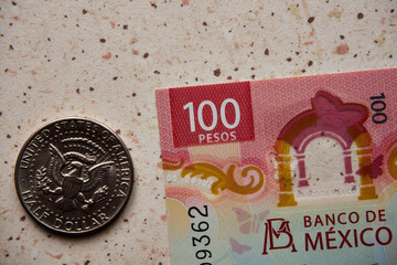 peso meksykańskie i dolar amerykański   © Marcin Łazarczyk