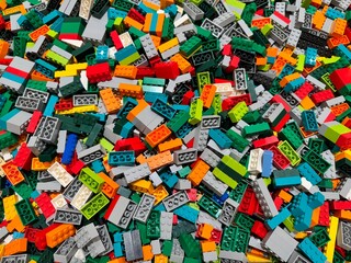 Naklejka premium Bangkok Thailand, April 13, 2026: A huge pile of colorful Lego bricks in a child's toy bin.