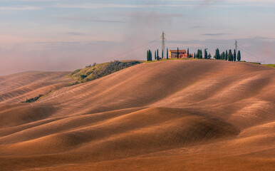 Fototapeta premium Podere Ristoro farmhouse among rolling Tuscan hills, Asciano, Italy.