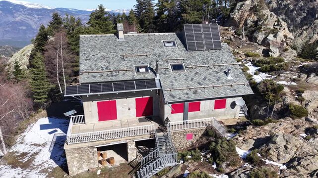 Le refuge de Mariailles situ&eacute; dans les massif du Canigou dans le d&eacute;partement des pyr&eacute;n&eacute;es orientales en r&eacute;gion Occitanie.