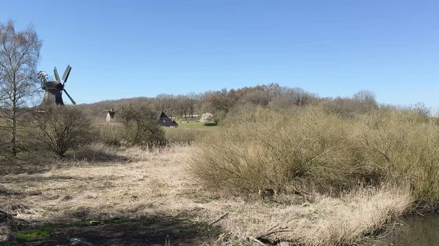 Die Eider in der Nähe des Freilichtmuseum Molfsee bei Kiel