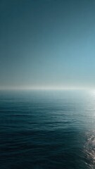 Obraz premium Serene Ocean Horizon at Dawn