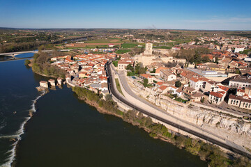 Obraz premium Zamora city, aerial view of the historic old town overlooking the Duero River, Zamora, Castile and León, Spain