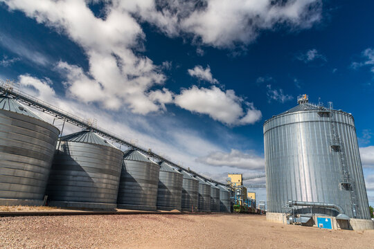 USA, MT, Fairfield.  Many large steel grain storage silos at rail terminal.