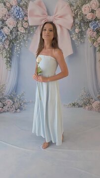 Mulher modelo feminina com maquiagem r&ocirc;mantica 