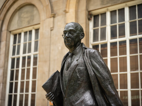 Hull, East Yorkshire, England, United Kingdom, 3rd April 2026, Pubilc sculpture statue of poet Philip Larkin