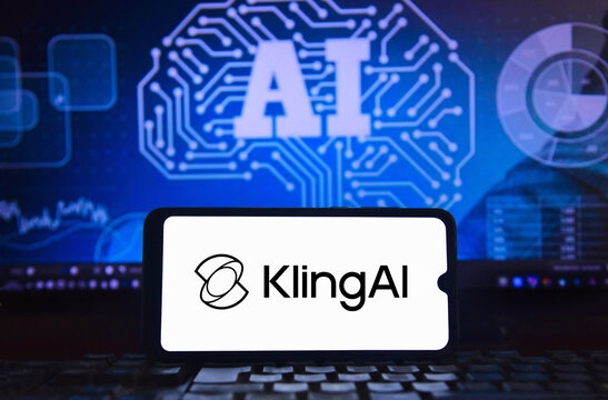 Kling AI logo on a cell phone screen with an image of artificial intelligence with integrated circuits, highlighting cutting-edge neural technology in the background.