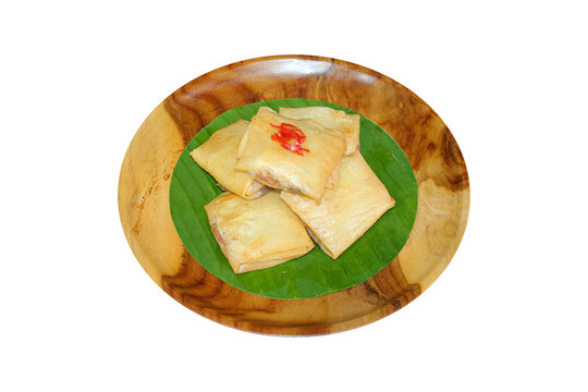 Egg martabak, a traditional Indonesian snack, served on a wooden plate, isolated on a transparent background
