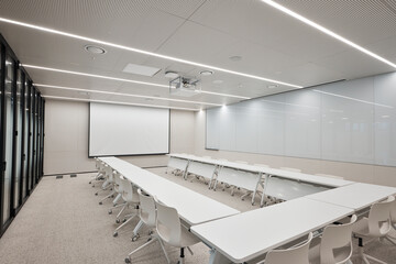 Large training room with U shaped tables and projection screen © Namsun