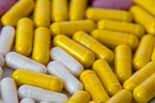 Colored capsules for health benefits