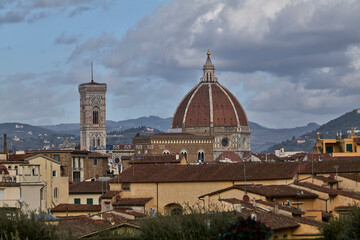 Fototapeta premium Wide view of Florence rooftops and Duomo at dusk