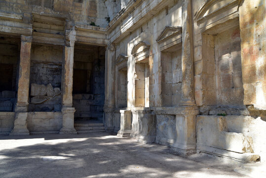 Diana Tempel,   Parc de la Fontaine,  Nimes,  dep. du Gard,  Frankreich