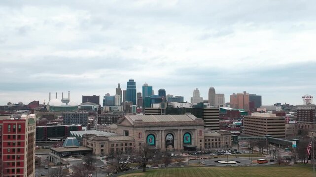 A skyline view of Kansas City, Missouri on a nice cloudy day.