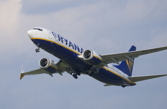 Ryan air airplane taking off from Orio al Serio airport