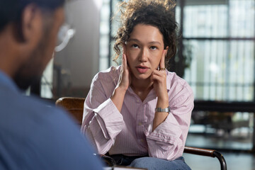 Obraz premium Woman client looking up thinking during session