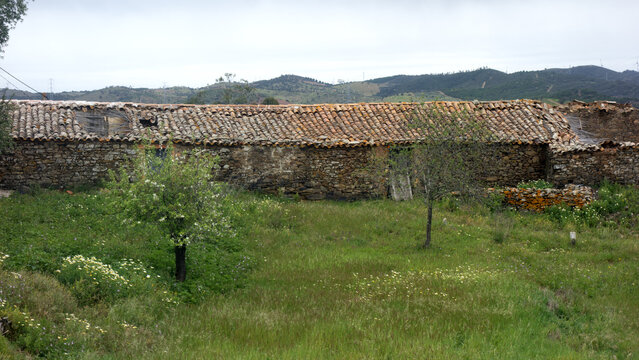Wohnhaus im Bergdorf Mealha, Serra do Caldeir&atilde;o, Algarve