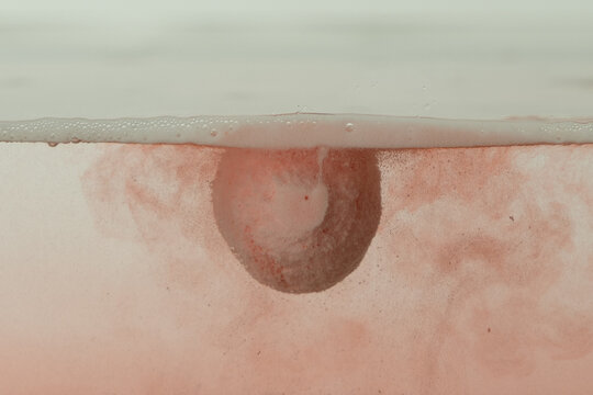 badeperle blubber wasser schaum rot