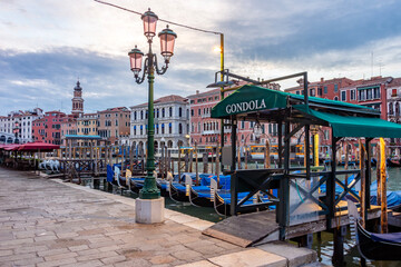 Gondolas on Grand canal in Venice, Italy © Mistervlad