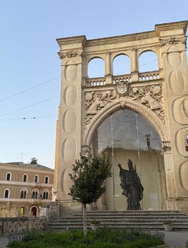 The vibrant atmosphere of Piazza Sant'Oronzo&nbsp;in Lecce, where Roman ruins meet baroque architecture, creating a unique blend of history in the heart of the city.
