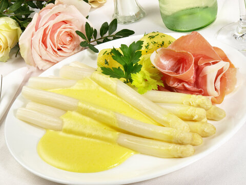 White Asparagus with Ham and Potatoes - White Wine