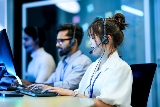 B2B inside sales representative articulating value proposition to potential enterprise client. Revenue operations specialist managing high-velocity sales pipeline conversion.