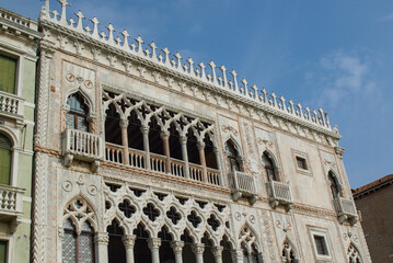 Fototapeta premium The ornate facade of the Ca' d'Oro showcases the intricate beauty of Venetian Gothic architecture overlooking the Grand Canal.