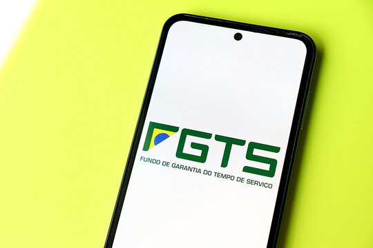 S&atilde;o Paulo, Brazil - April 8, 2026: FGTS app on smartphone screen. Fundo de Garantia do Tempo de Servi&ccedil;o. FGTS is Brazil&rsquo;s Severance Indemnity Fund for employees. 