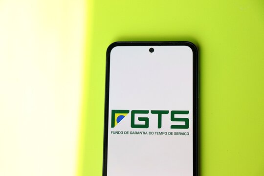 S&atilde;o Paulo, Brazil - April 8, 2026: FGTS app on smartphone screen. Fundo de Garantia do Tempo de Servi&ccedil;o. FGTS is Brazil&rsquo;s Severance Indemnity Fund for employees. 