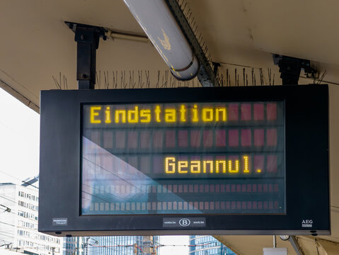 23 March 2026, Brussels, Belgium. Railway platform display showing &ldquo;Eindstation Geannuleerd&rdquo; at Brussels-North station. Terminal station cancelled.