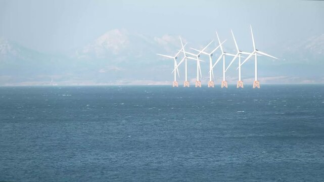 石狩湾に浮かぶ洋上風力発電の風車群 Offshore wind turbines in Ishikari Bay