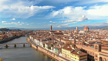Fototapeta premium Florence city skyline panorama with duomo and arno river