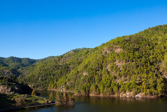Paisaje de la Presa de Lugarejos en la isla de Gran Canaria, Espa&ntilde;a