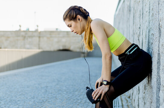 Determined woman enjoys a refreshing outdoor workout