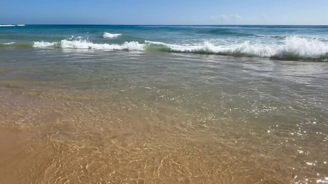 Wellen des Atlantik sorgen f&uuml;r Badeverbot am Strand von Jandia, Insel Fuerteventura, kanarische Inseln