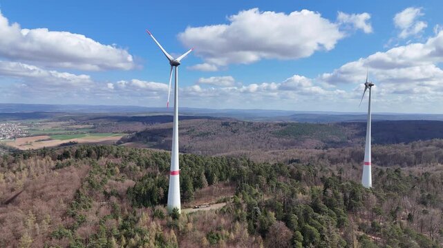 Windkraftanlage im Odenwald