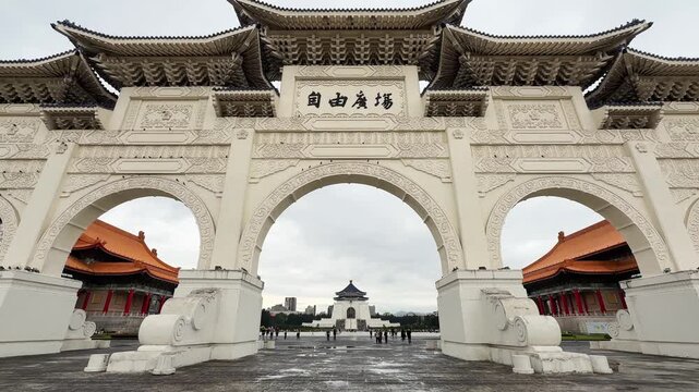 大中至正門とその向こうに見える自由広場と中正紀念堂（環境音付き）