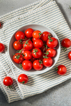 Organic Raw Red Cherry Tomatoes