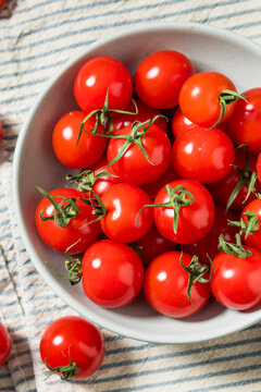 Organic Raw Red Cherry Tomatoes