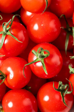 Organic Raw Red Cherry Tomatoes