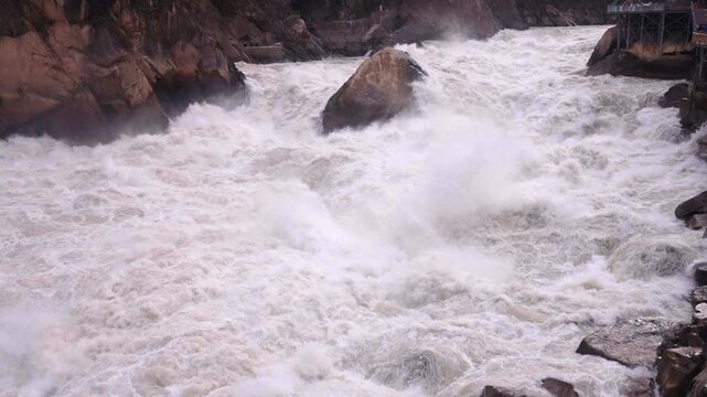 Turbulent Jinsha River Rapids in Tiger Leaping Gorge, Yunnan, China
Majestic Canyon Scenery of Tiger Leaping Gorge with Powerful River Currents