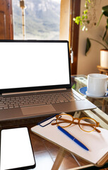 Obraz premium Laptop and notebook creating remote working from home office