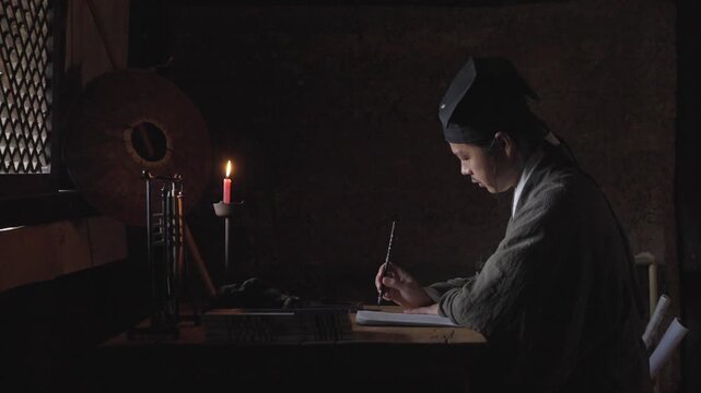 Ancient Chinese Scholar Studying by Candlelight at Night，Traditional Chinese Calligraphy and Study in Historical Setting，Contemplative Ancient Chinese Scholar Reading and Writing by Candlelight