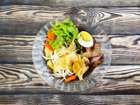 Selat Solo is a dish from Surakarta, Central Java, with European influences. The main ingredient is beef that is braised and served in a sweet, thin Javanese gravy, along with vegetables and potatoes.